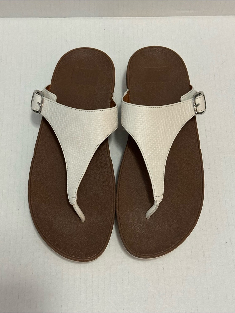 FitFlop Lulu Women’s 9 White Leather Toe Post Thong Sandals Adjustable Buckle